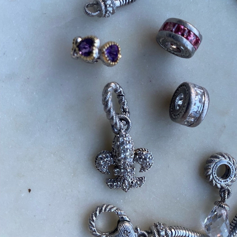 Judith Ripka Sterling silver bracelet and 5 charms - Picture 3 of 16